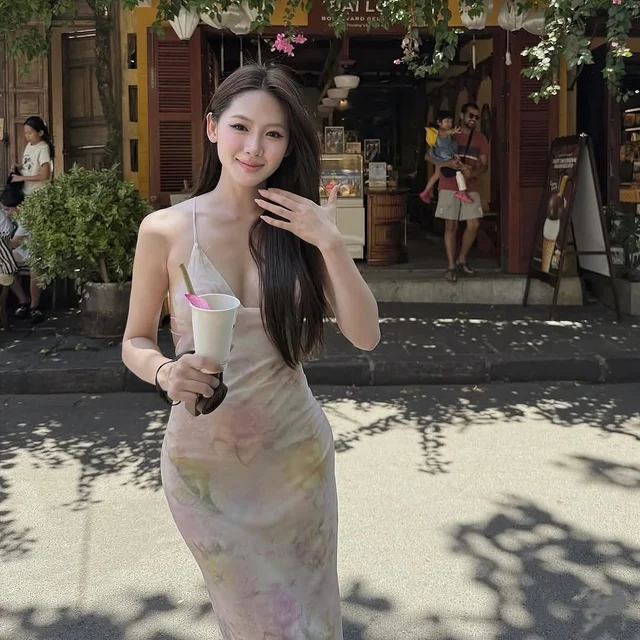 Moxi Brand เดรสยาวสีอ่อน ลายดอกไม้ ชุดเวียดนาม thumbnail 4