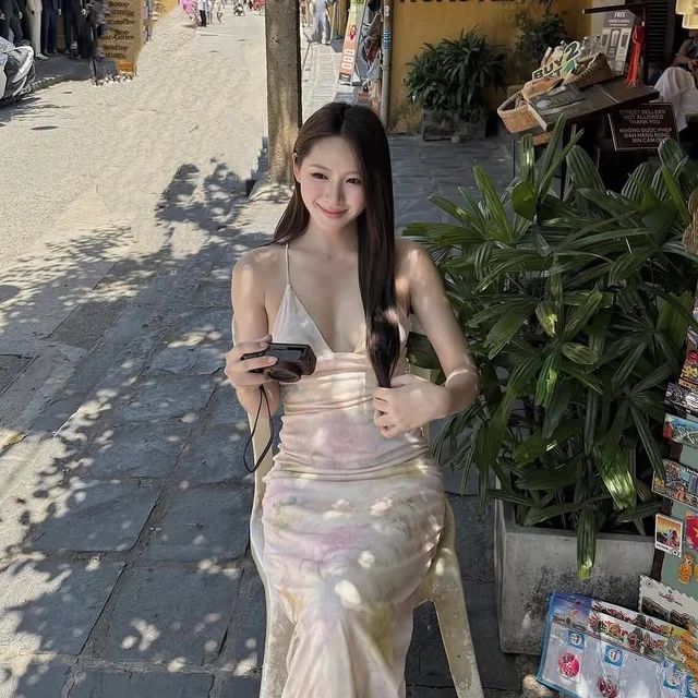 Moxi Brand เดรสยาวสีอ่อน ลายดอกไม้ ชุดเวียดนาม (alternate)