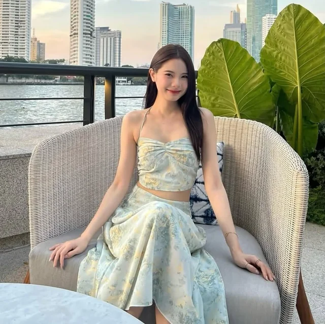 fallinrose Elizabeth Dress ชุดเซ็ตเสื้อครอปและกระโปรงยาวลายดอก thumbnail 3