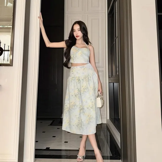 fallinrose Elizabeth Dress ชุดเซ็ตเสื้อครอปและกระโปรงยาวลายดอก thumbnail 4