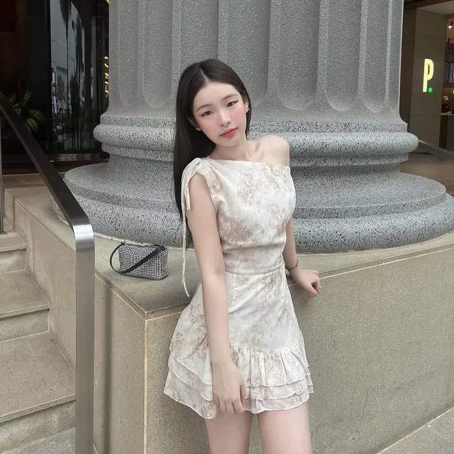 fallinrose Fiona Gaia Dress ชุดเดรสสั้นลายดอก (alternate)