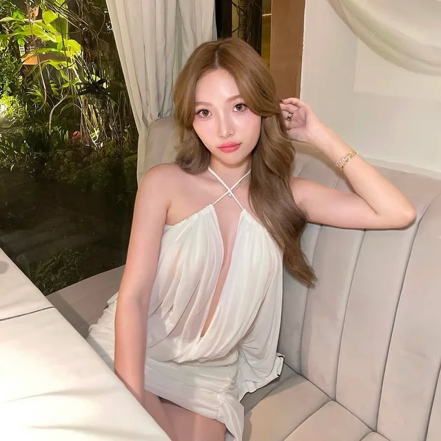 Febrique co เดรสสั้นคล้องคอสีครีม Size M thumbnail 6