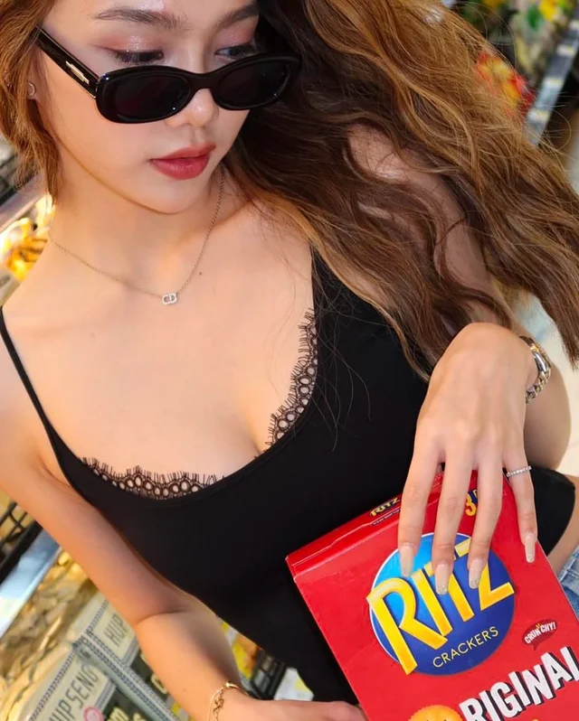 curvf bkk Lacy Top เสื้อสายเดี่ยวลูกไม้ สีดำ Size S (alternate)