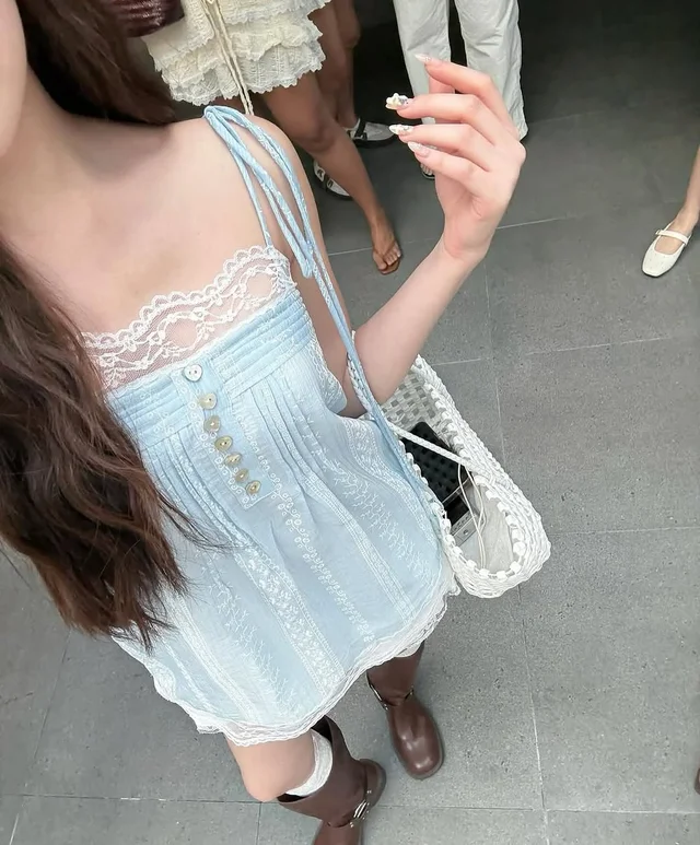 เดรสสั้นสายเดี่ยวลูกไม้สีฟ้า