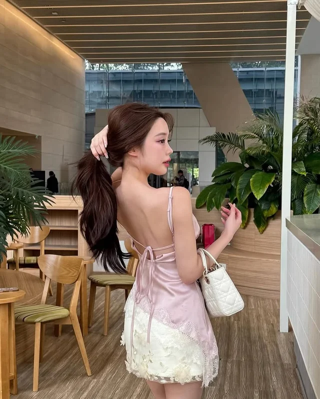 feelfree เสื้อสายเดี่ยวลูกไม้สีชมพู เฉพาะเสื้อ (alternate)