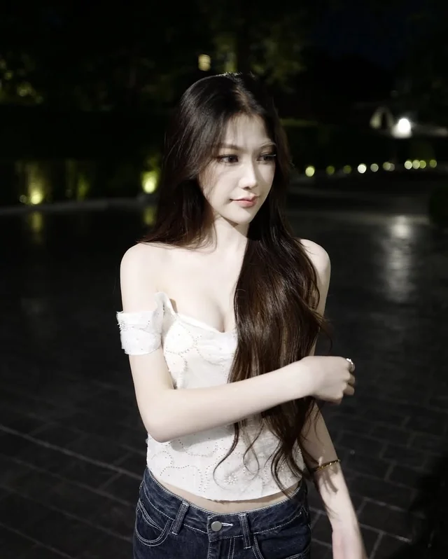 SUNFAP เสื้อเกาะอกปาดไหล่ปักลาย Size S thumbnail 4
