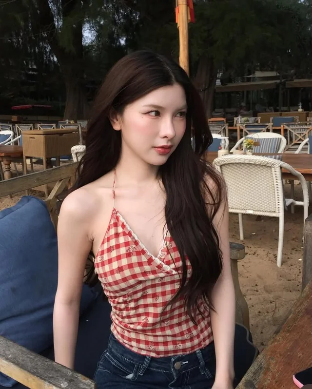 เสื้อครอป Halter Neck ลายสก๊อต Sweet Chilling (alternate)