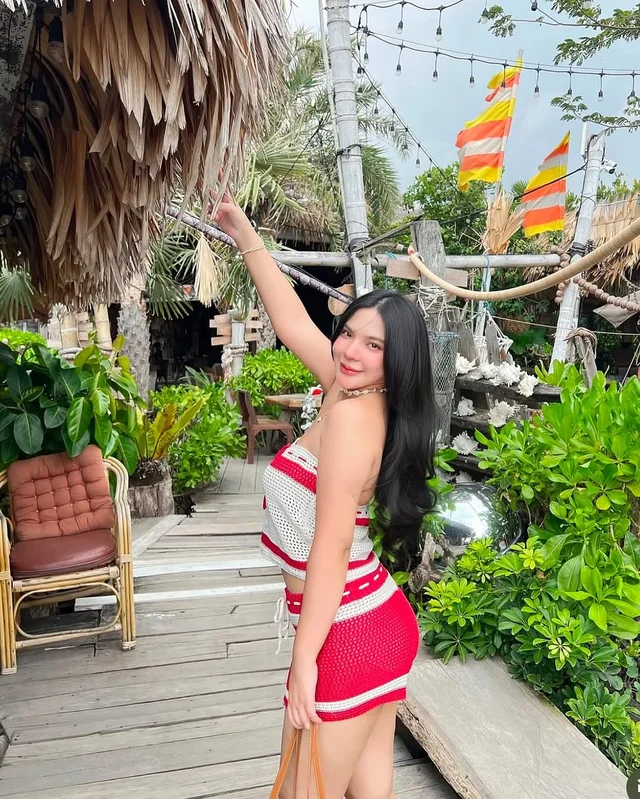ชุดเซ็ตไหมพรม A bit chubbies เกาะอกและกางเกงขาสั้น ขาว แดง (alternate)