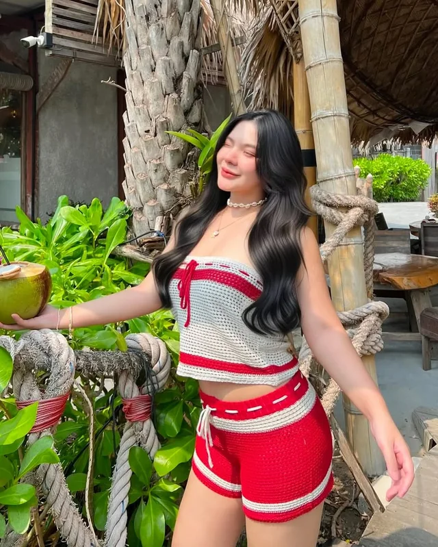 ชุดเซ็ตไหมพรม A bit chubbies เกาะอกและกางเกงขาสั้น ขาว แดง thumbnail 5