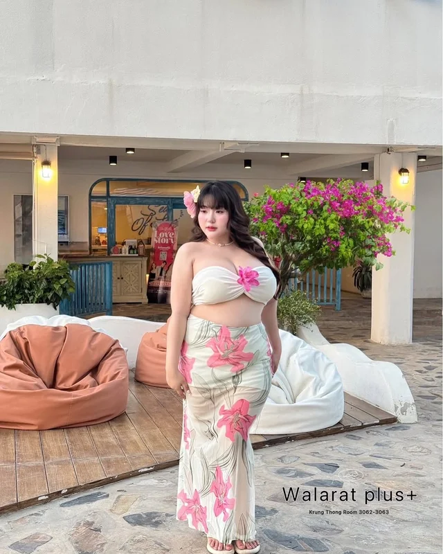 ชุดเซ็ต Walarat Plus Size เกาะอกและกระโปรงยาว ชมพู ครีม (alternate)