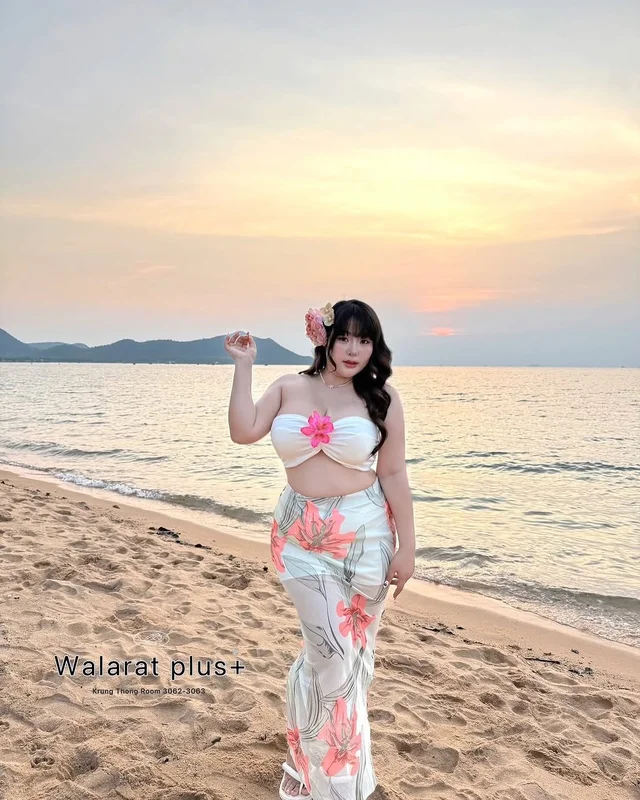 ชุดเซ็ต Walarat Plus Size เกาะอกและกระโปรงยาว ชมพู ครีม thumbnail 3