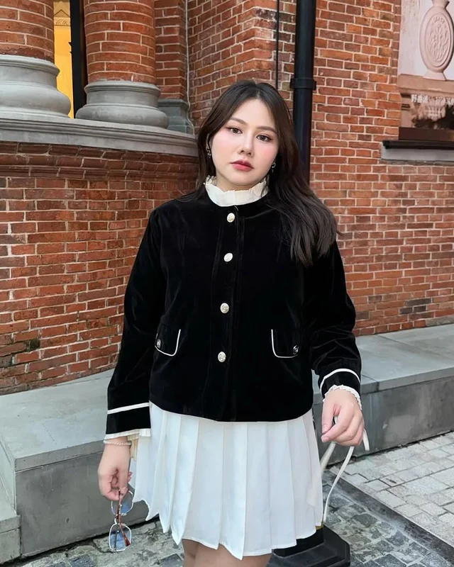 ชุดเซ็ตเสื้อโค้ทกำมะหยี่และกระโปรงพลีท thumbnail 3