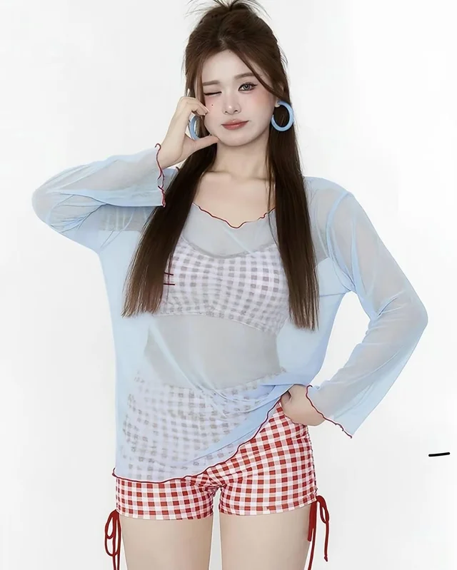 ชุดว่ายน้ำบิกินี่พร้อมเสื้อคลุม (alternate)