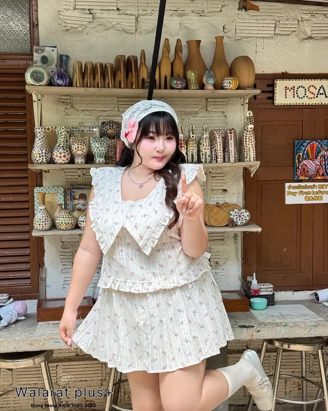 ชุดเซ็ตเสื้อกระโปรงผ้าฉลุลายดอกไม้ Walaratplus (alternate)
