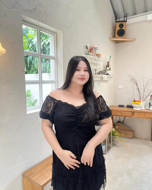 เดรสลูกไม้สีดำ linda plus thumbnail 5