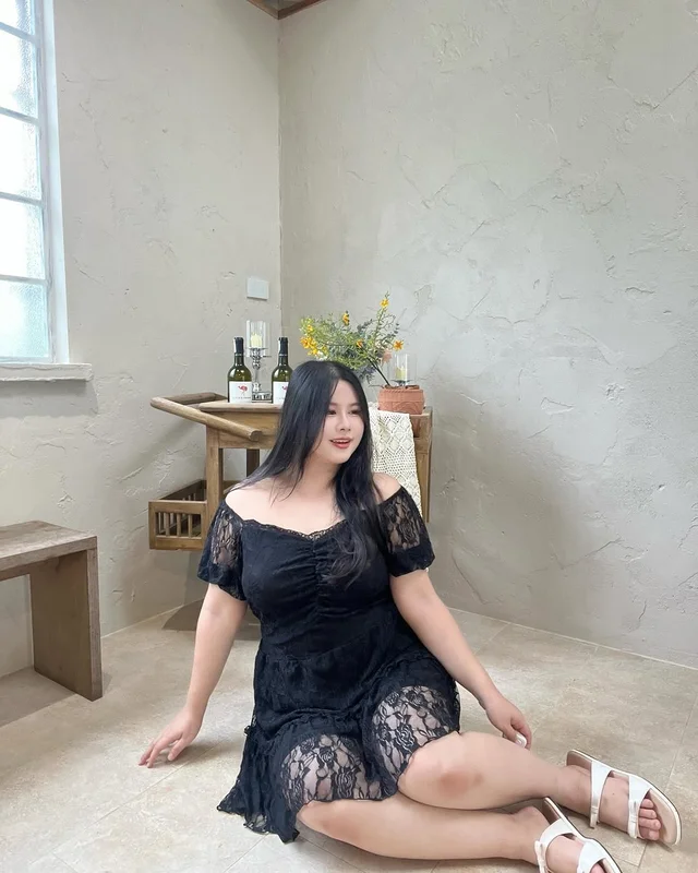 เดรสลูกไม้สีดำ linda plus thumbnail 9
