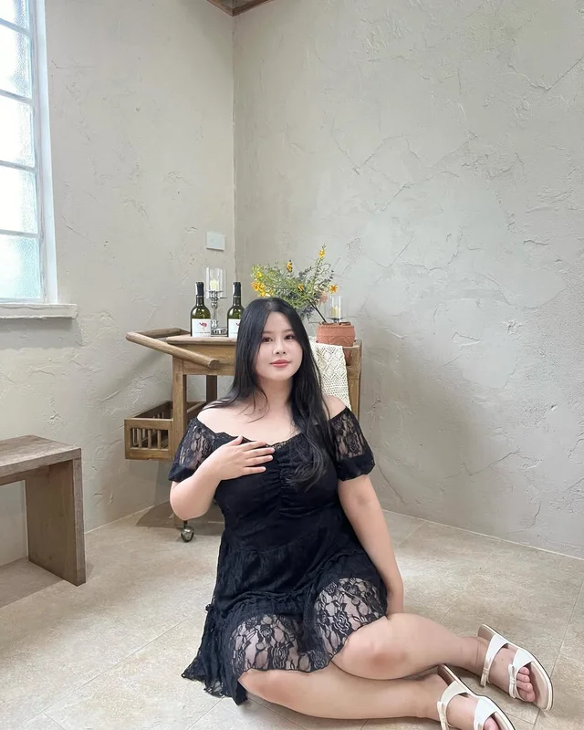 เดรสลูกไม้สีดำ linda plus thumbnail 6