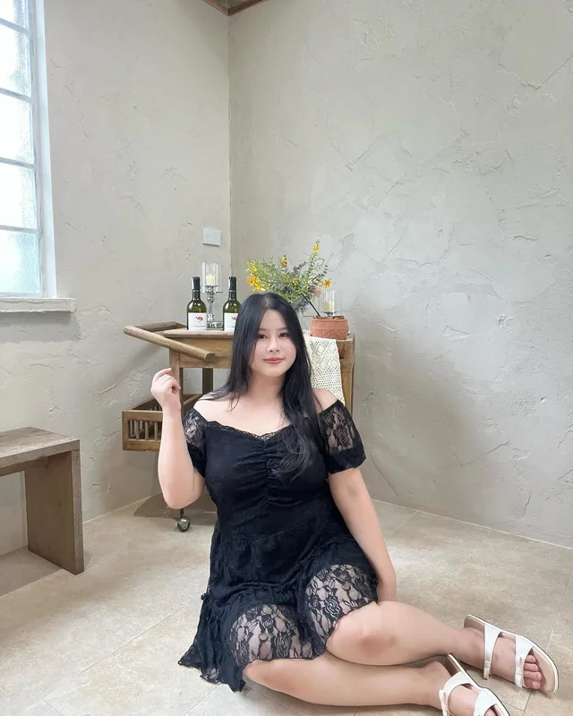 เดรสลูกไม้สีดำ linda plus thumbnail 8