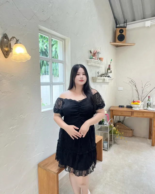 เดรสลูกไม้สีดำ linda plus thumbnail 3