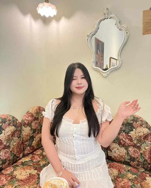 Walaratplussize ชุดเดรสลูกไม้สีขาว (alternate)