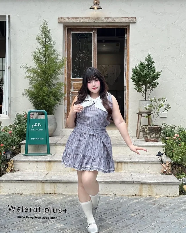 Walaratplus เดรสคอบัวลายสก๊อตโบว์ใหญ่ thumbnail 4