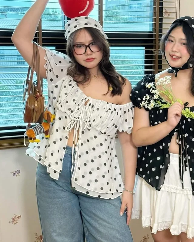 MERRYCHUBBY เสื้อสายหวานลาย Polka dot สีขาว thumbnail 5