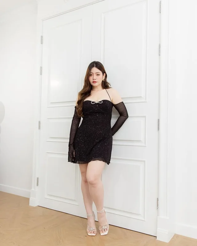 MISSHER CO เดรสเกาะอกกลิตเตอร์แขนซีทรู (alternate)