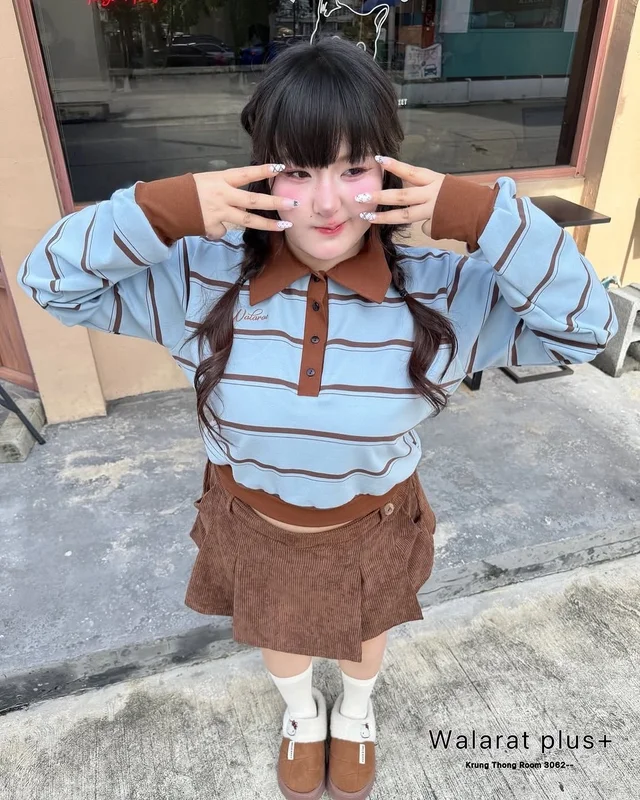 ชุดเซ็ต Walaratplus เสื้อลายทาง กระโปรงพลีทสีน้ำตาล (alternate)
