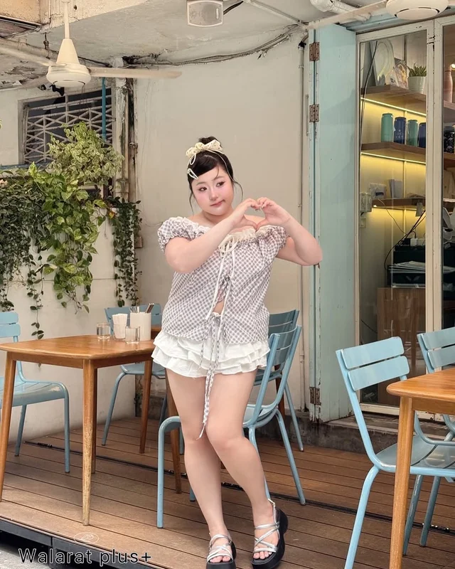 Walarat Set เสื้อปาดไหล่ลายสก๊อตและกางเกงขาสั้น (alternate)