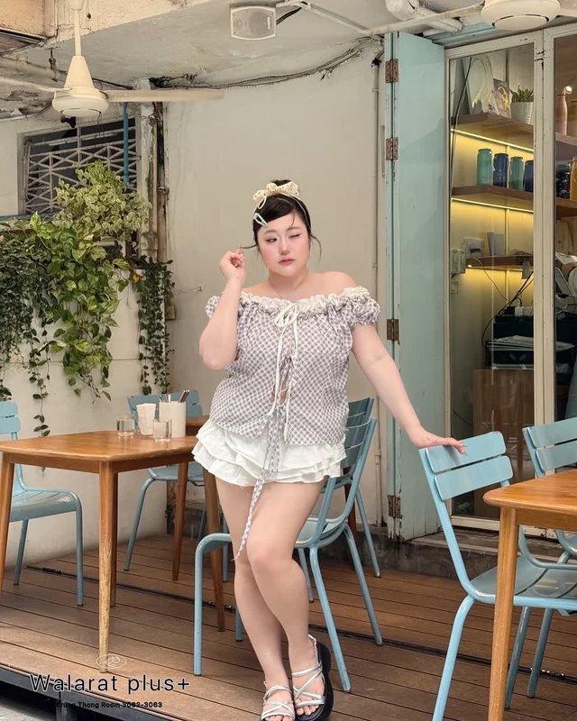 Walarat Set เสื้อปาดไหล่ลายสก๊อตและกางเกงขาสั้น thumbnail 2
