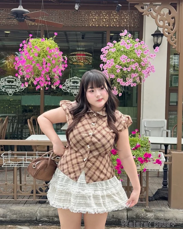 Walarut เซ็ตเสื้อลายสก๊อตและกระโปรงลูกไม้ thumbnail 4