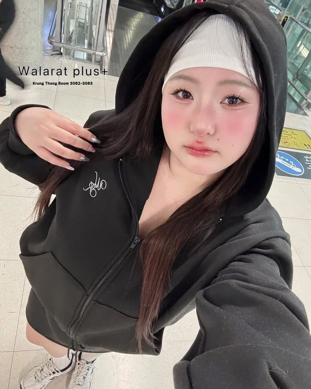 Walarat Plus ชุดวอร์มไปแอร์พอร์ต เสื้อและกระโปรง thumbnail 4