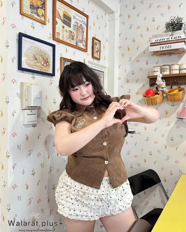 ชุดเซ็ต Walarat Plus เสื้อน้ำตาลกระโปรงลายจุด thumbnail 4