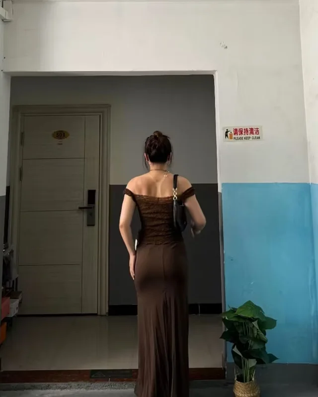 เซ็ตเกาะอกกระโปรงยาว CICIPLUS โทนน้ำตาล thumbnail 5