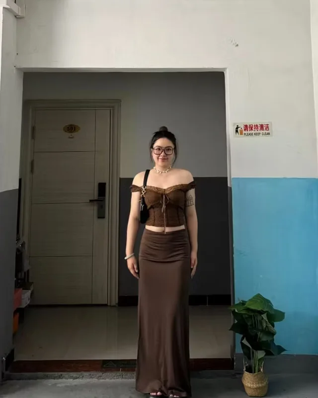เซ็ตเกาะอกกระโปรงยาว CICIPLUS โทนน้ำตาล (alternate)