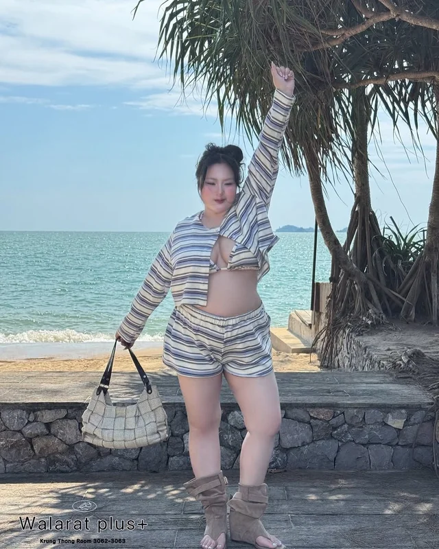 ชุดเซ็ต WALARAT PLUS ลายริ้ว บิกินี่ เสื้อคลุม กางเกงขาสั้น thumbnail 2
