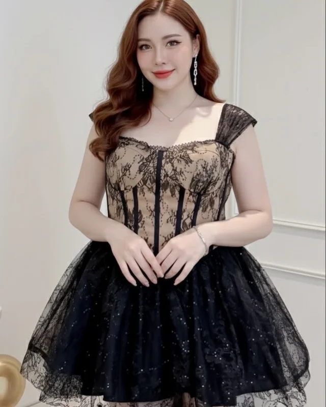 LadyM เดรสลูกไม้ดำทอง thumbnail 3