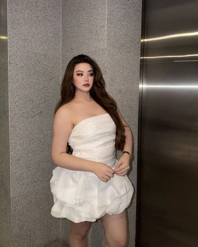 VEERAYA เดรสเกาะอกกระโปรงระบาย Short Dress (alternate)