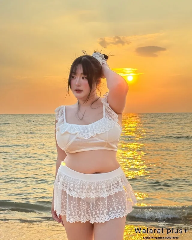ชุดว่ายน้ำลูกไม้ WALARAT PLUS สีขาว 2 ชิ้น thumbnail 2