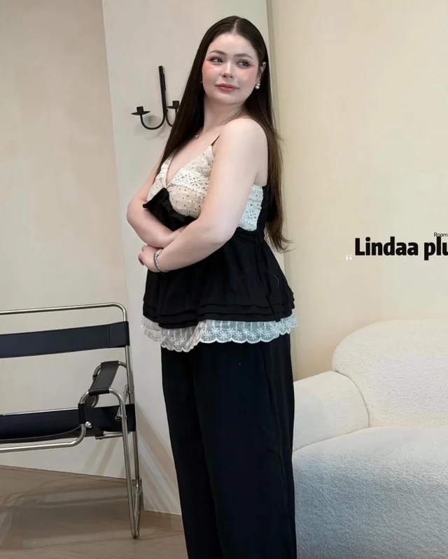ชุดเซ็ต Linda Plus เสื้อสายเดี่ยวลูกไม้สีดำและกางเกงขายาว thumbnail 3