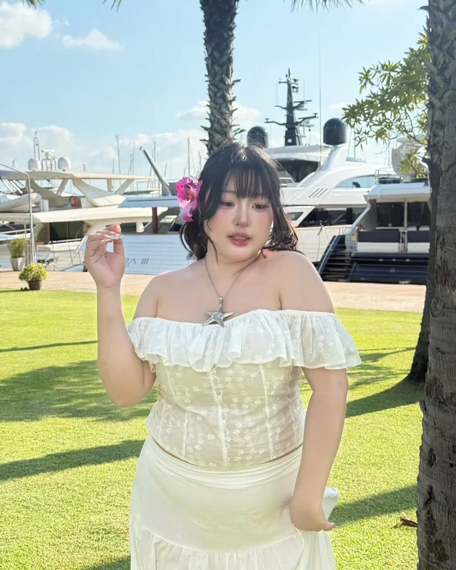 Walarat Plus ชุดเดรสปาดไหล่ยาวสีขาว thumbnail 3