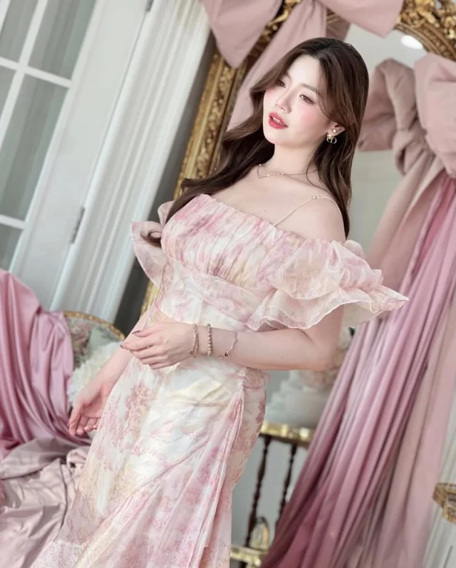 CALORIE เดรสสายหวาน พิมพ์ลายชมพู สาวอวบ thumbnail 3