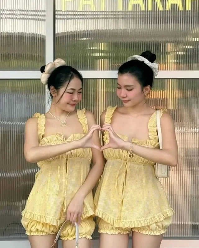 SUWIMON เซ็ตเสื้อและกางเกง ลุคลูกคุณหนูซัมเมอร์ สีเหลือง thumbnail 2