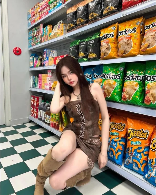 ชุดเซ็ตเสื้อเกาะอกและกระโปรงสั้นลายเสือ thumbnail 4
