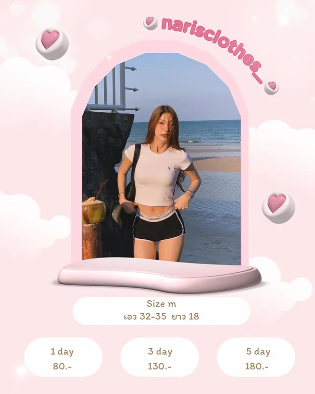 เสื้อครอป White Crop Top และกางเกงขาสั้น Black Shorts Size M