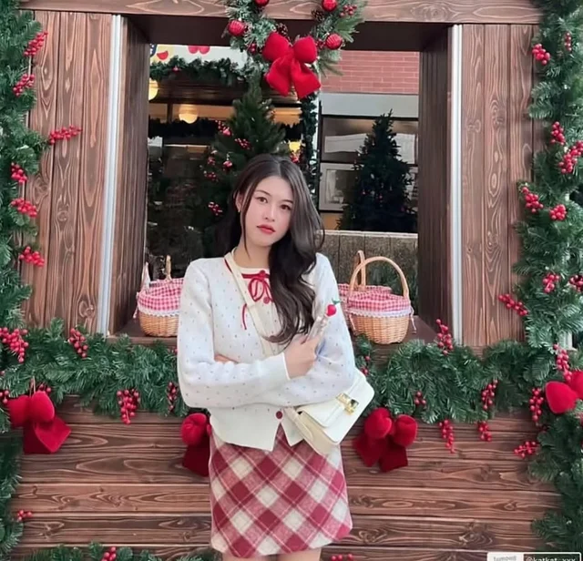 ชุดเซ็ตคริสต์มาส คาร์ดิแกนและกระโปรงลายสก๊อต thumbnail 4