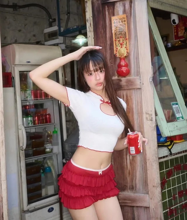Avaalene เสื้อครอปคอจีนและกระโปรงสั้น ชุดเวียดนาม thumbnail 7