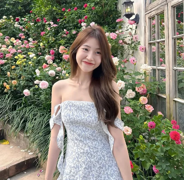Fallinrose ชุดเดรสสั้นลายดอกไม้ ชุดเวียดนาม (alternate)