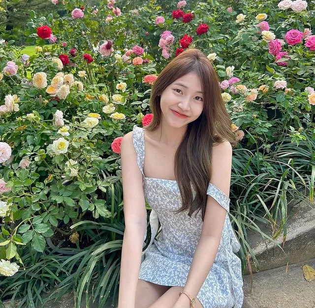 Fallinrose ชุดเดรสสั้นลายดอกไม้ ชุดเวียดนาม