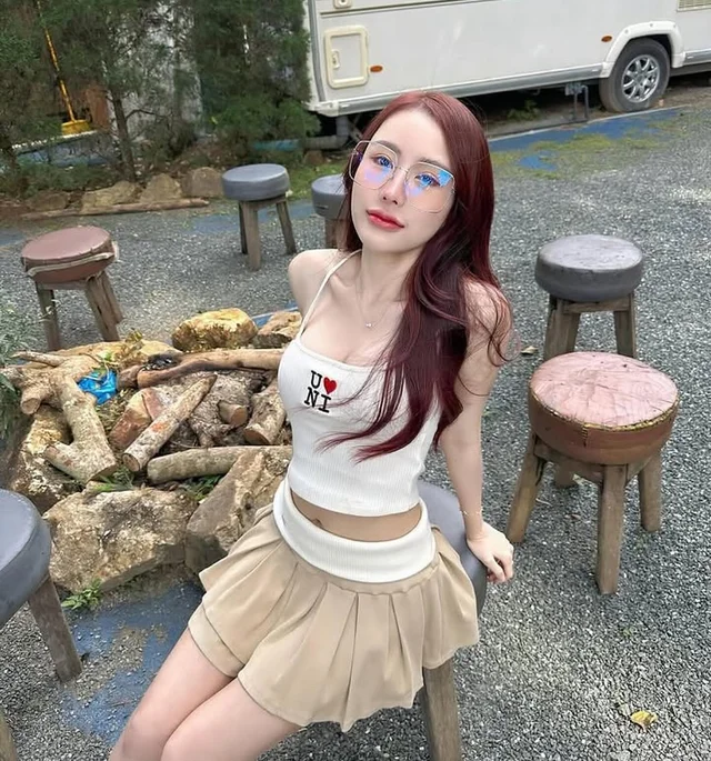ชุดเซ็ต UNI TOP TWICE SKIRT Free Size 1